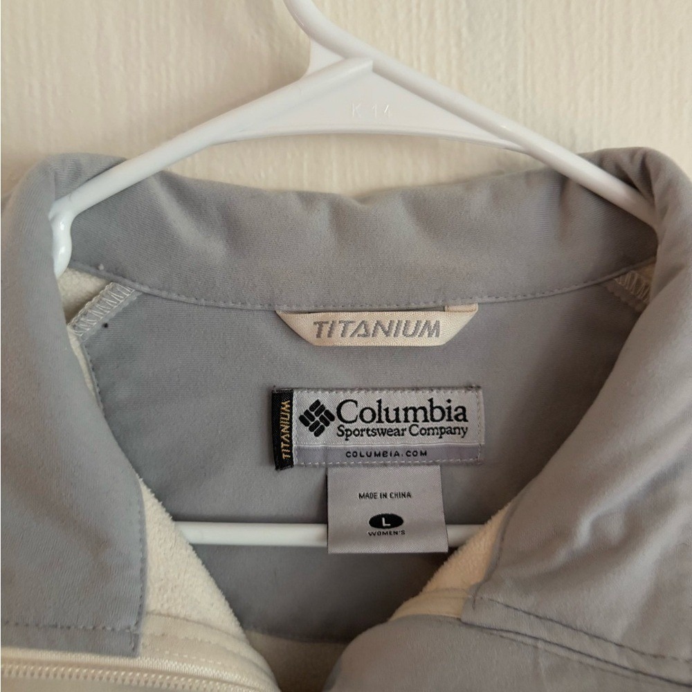 Columbia Titanium Softshell Jacket Womens Large Cream Full Zip Hiking Gorpcore - Picture 4 of 4